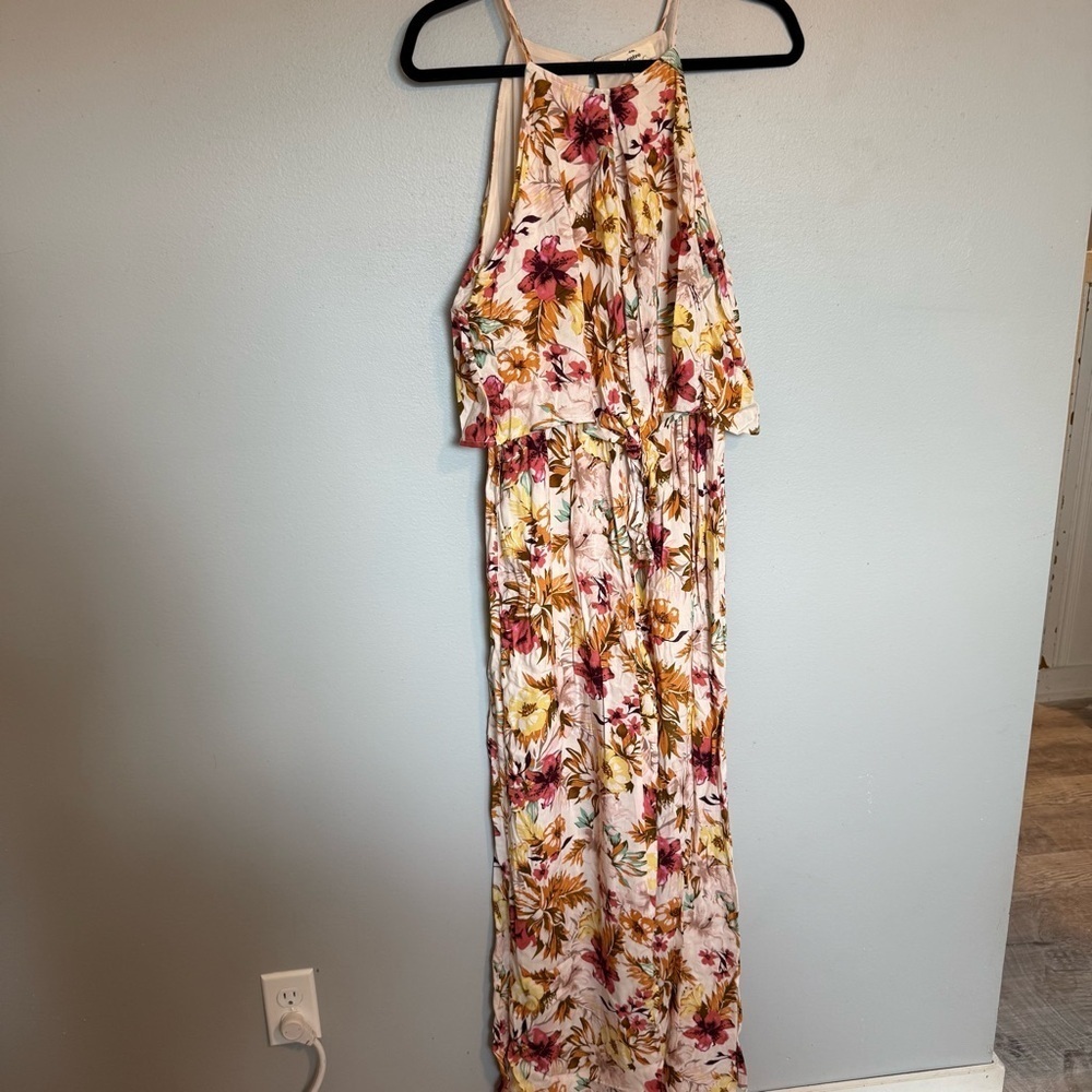 NWT Entro layered spaghetti strap floral jumpsuit/Romper Size Medium